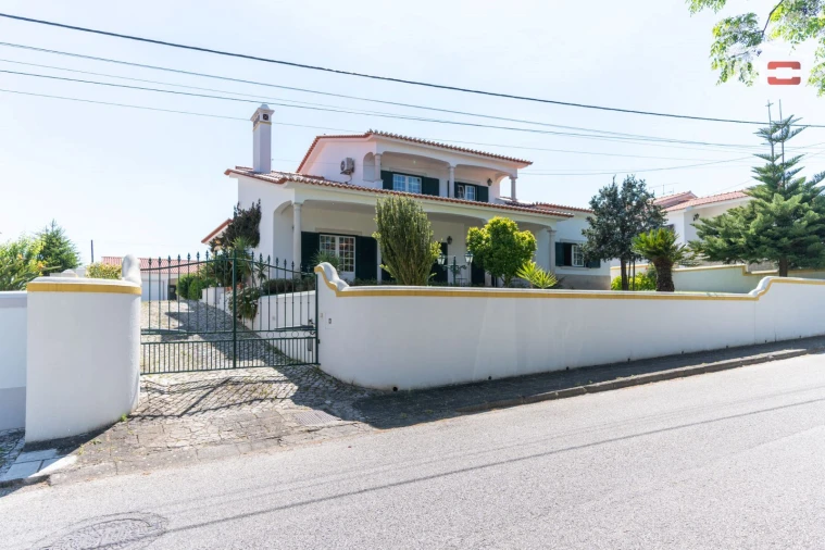 Moradia T4 para Venda em São João Baptista e Santa Maria dos Olivais