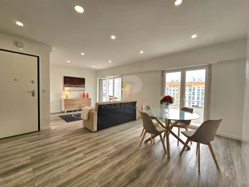 Apartamento T3 para Venda em Benfica