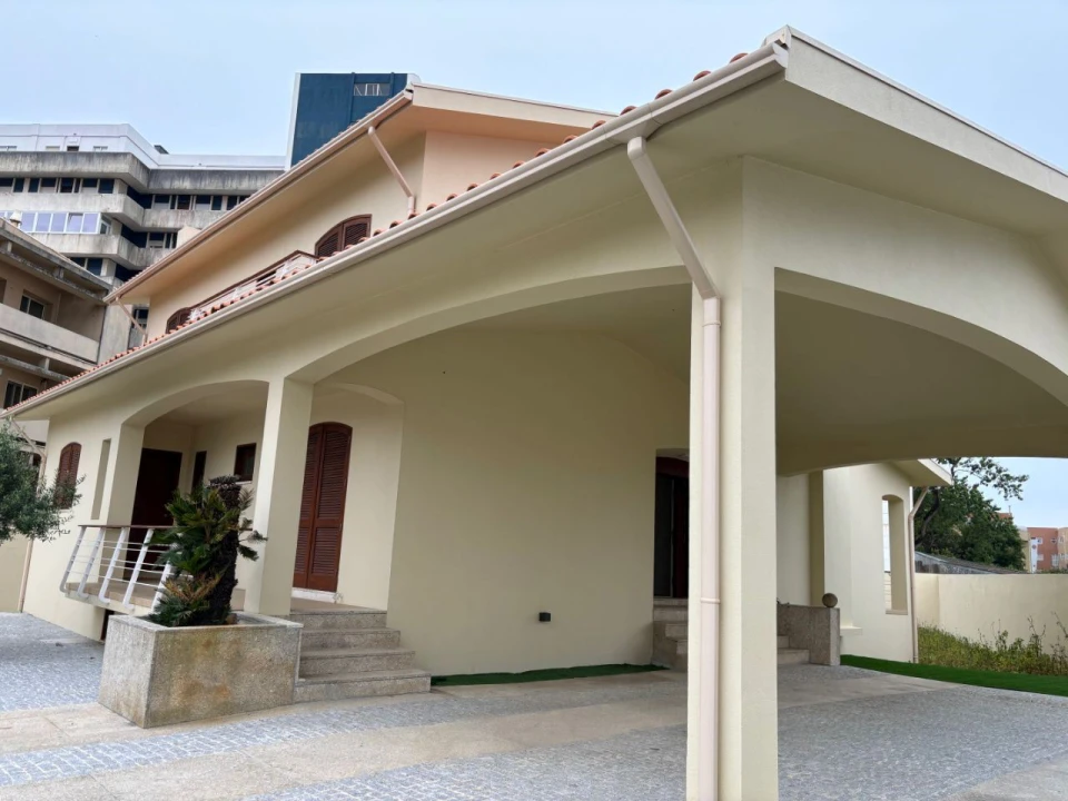 Moradia T4 para Arrendamento em Arcozelo Foto 1