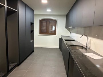 Moradia T4 para Arrendamento em Arcozelo