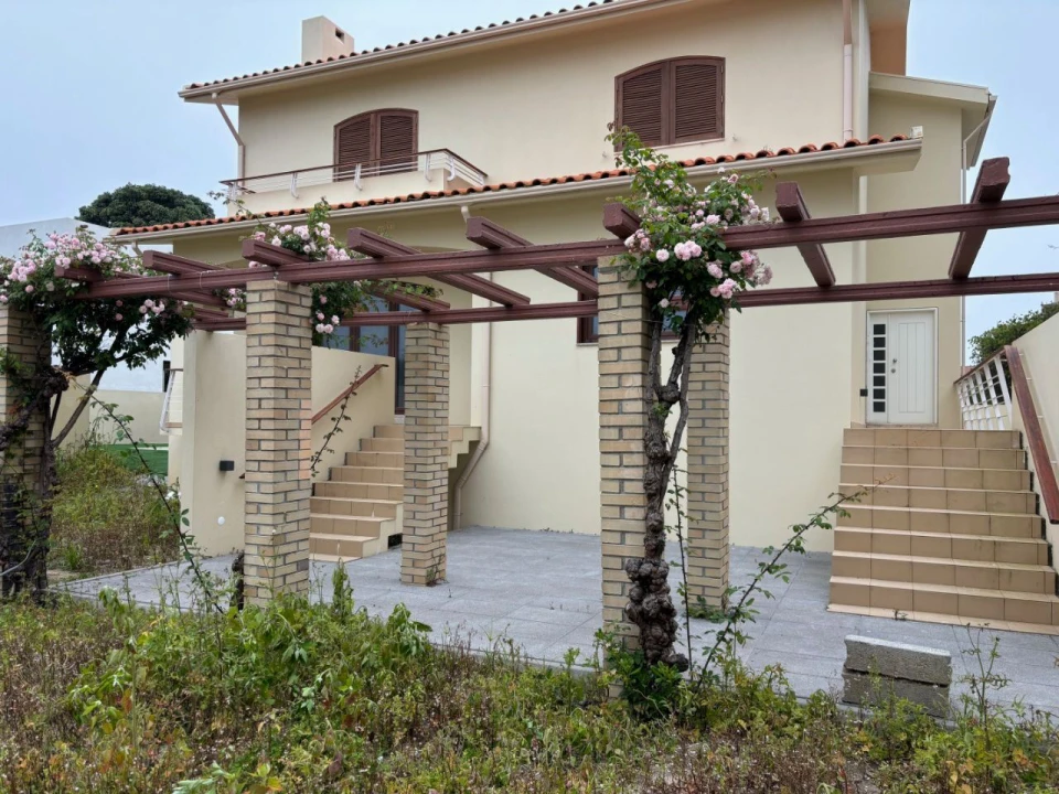 Moradia T4 para Venda em Arcozelo Foto 2