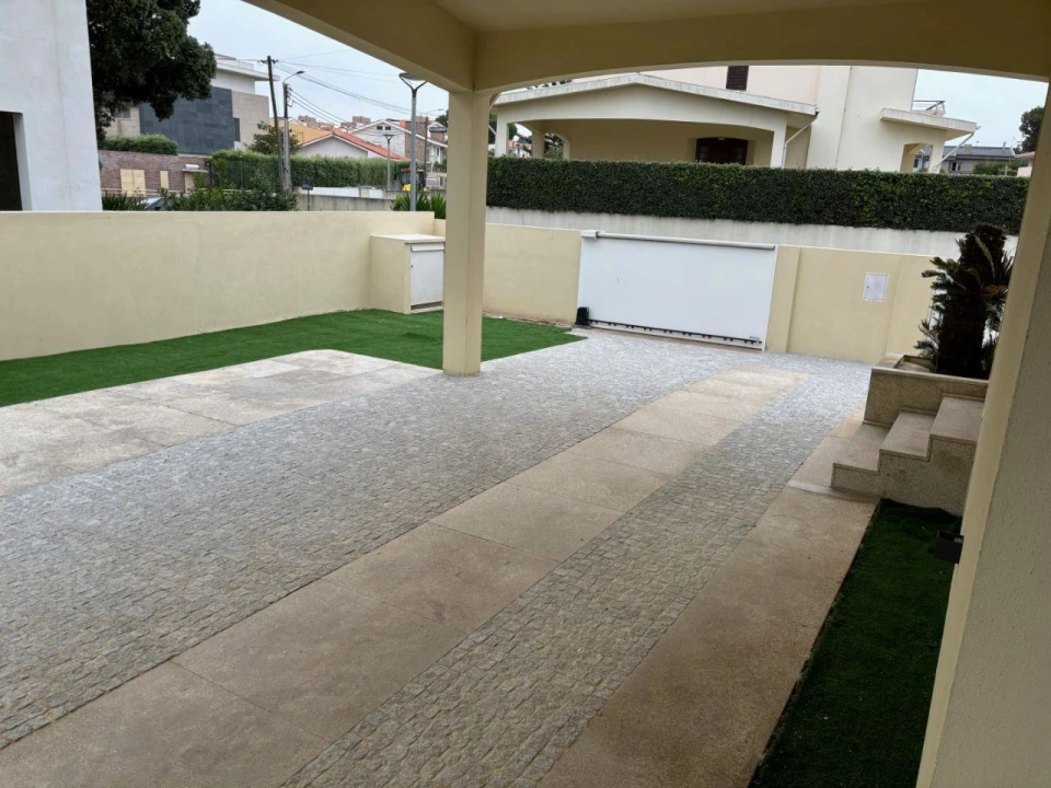 Moradia T4 para Venda em Arcozelo Foto 1