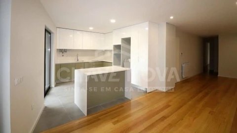 Apartamento T4 para Venda em Aguçadoura e Navais