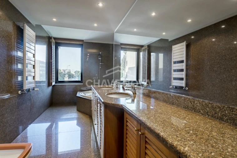 Moradia T4 para Venda em Custóias, Leça do Balio e Guifões Foto 10