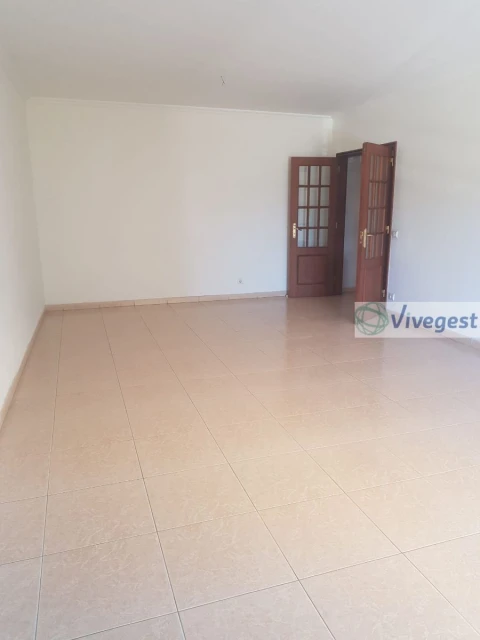 Apartamento T2 para Arrendamento em Cidade da Maia