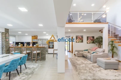 Moradia T3 para Venda em Guilhufe e Urrô