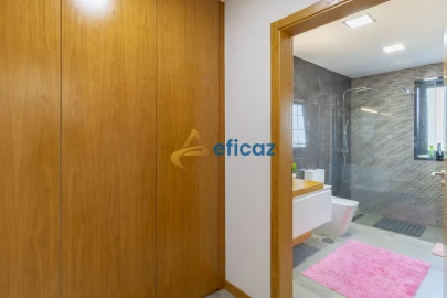 Moradia T3 para Venda em Guilhufe e Urrô