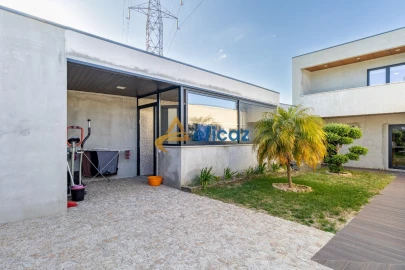 Moradia T3 para Venda em Guilhufe e Urrô