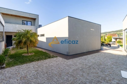 Moradia T3 para Venda em Guilhufe e Urrô