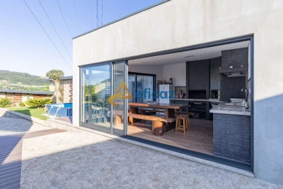 Moradia T3 para Venda em Guilhufe e Urrô