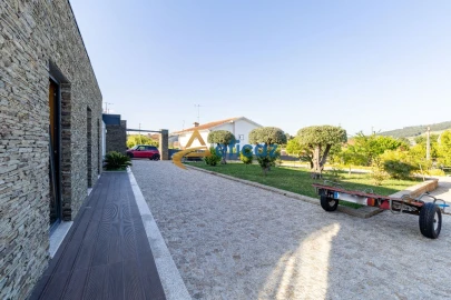 Moradia T3 para Venda em Guilhufe e Urrô