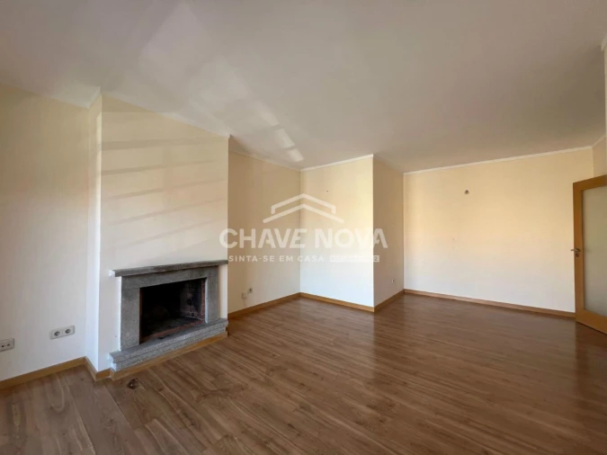 Apartamento T2 para Venda em Canelas Foto 4