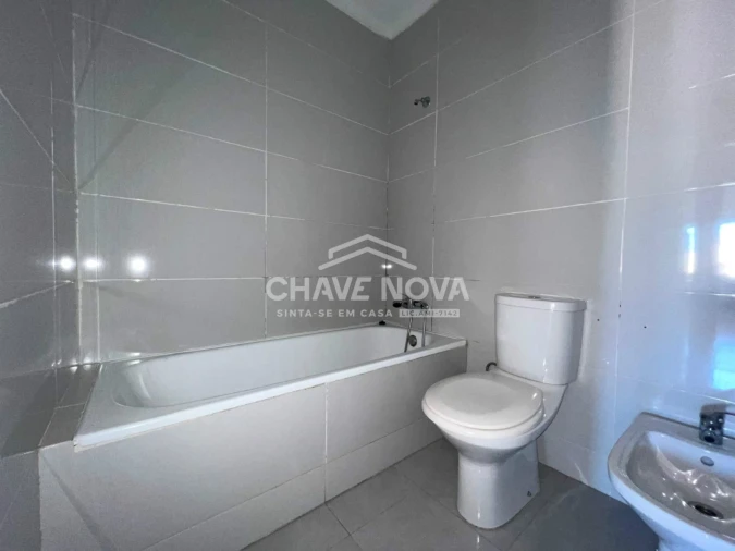 Apartamento T2 para Venda em Canelas Foto 18