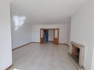 Apartamento T3 para Venda em O. Azeméis, Riba-Ul, Ul, Macinhata Seixa, Madail