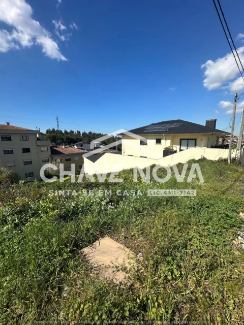 Terreno para Venda em Paços de Brandão