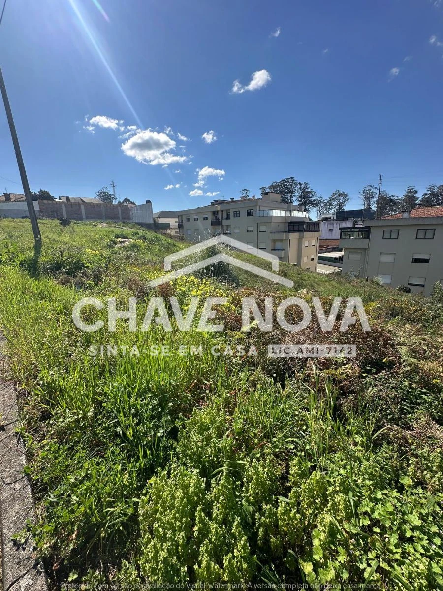 Terreno para Venda em Paços de Brandão Foto 2