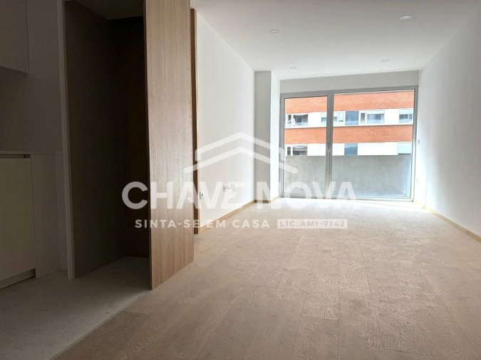 Apartamento T1 para Arrendamento em Lordelo do Ouro e Massarelos Foto 4