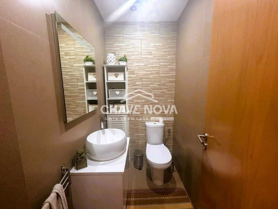 Moradia T4 para Venda em Vilar de Andorinho Foto 10