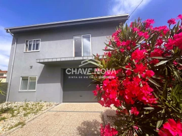 Moradia T4 para Venda em Vilar de Andorinho