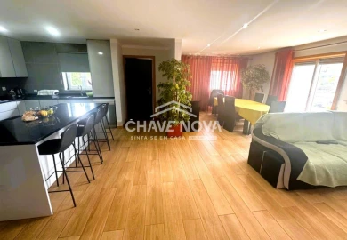 Moradia T4 para Venda em Vilar de Andorinho
