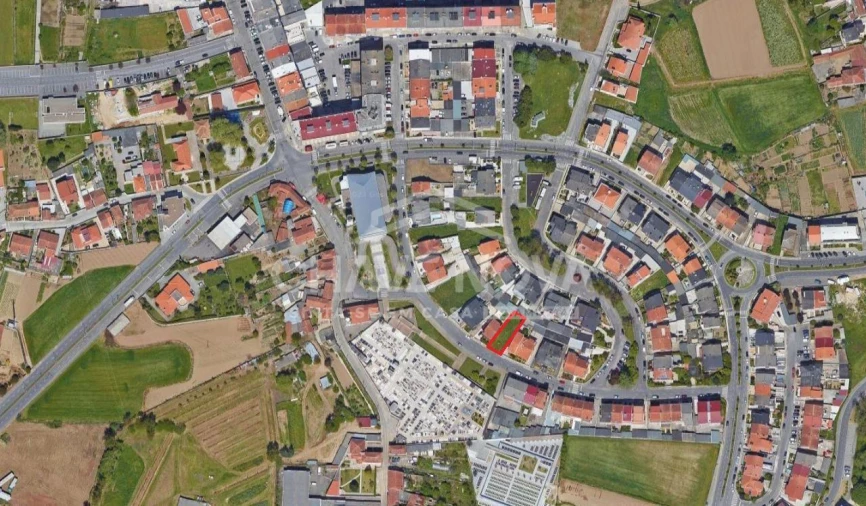 Terreno para Venda em Cidade da Maia Foto 2