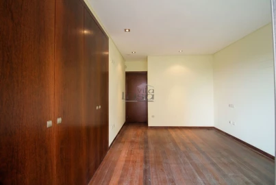 Moradia T4 para Venda em Mafamude e Vilar do Paraíso