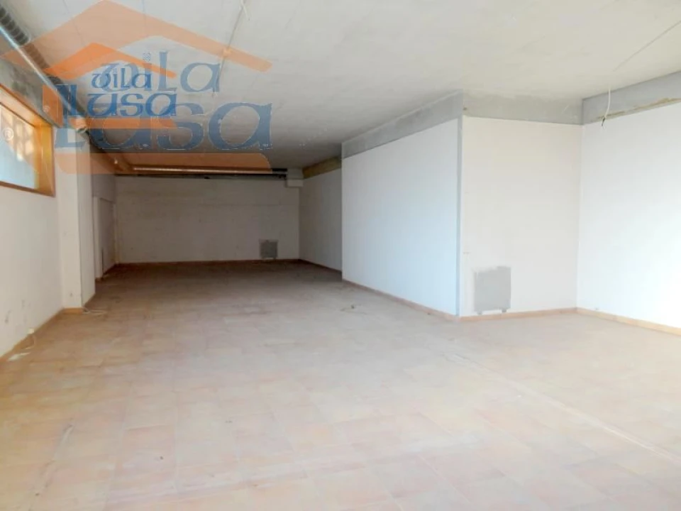 Armazém para Arrendamento em Arcozelo Foto 1