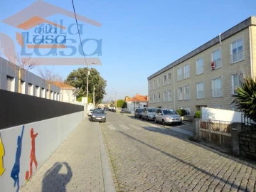 Armazém para Arrendamento em Arcozelo