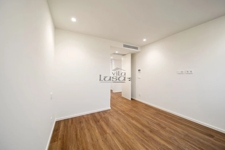 Apartamento T3 para Venda em Mafamude e Vilar do Paraíso Foto 22