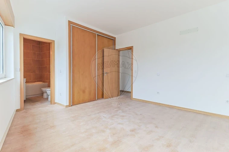 Moradia T4 para Venda em São Martinho do Bispo e Ribeira de Frades Foto 16