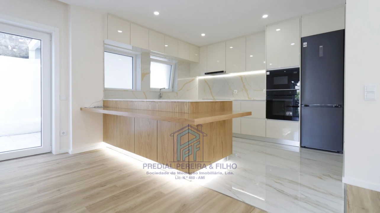 Moradia T5 para Venda em Rio Tinto Foto 5