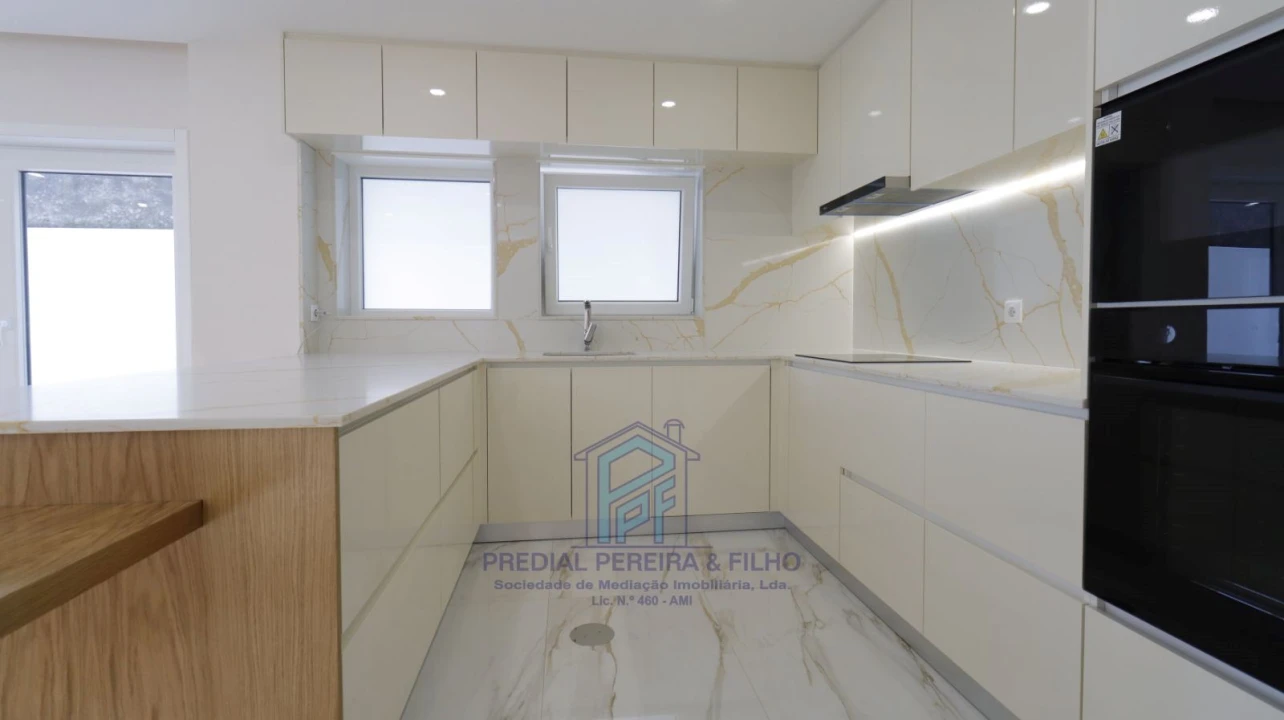 Moradia T5 para Venda em Rio Tinto Foto 6