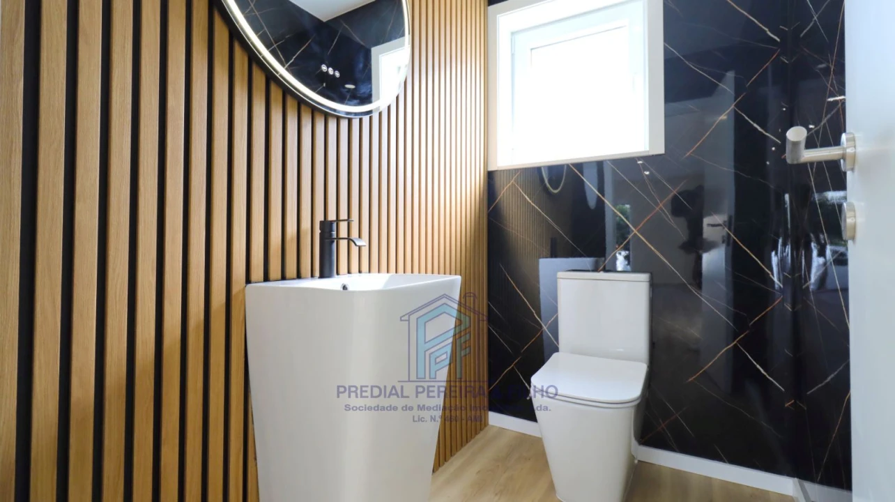 Moradia T5 para Venda em Rio Tinto Foto 8