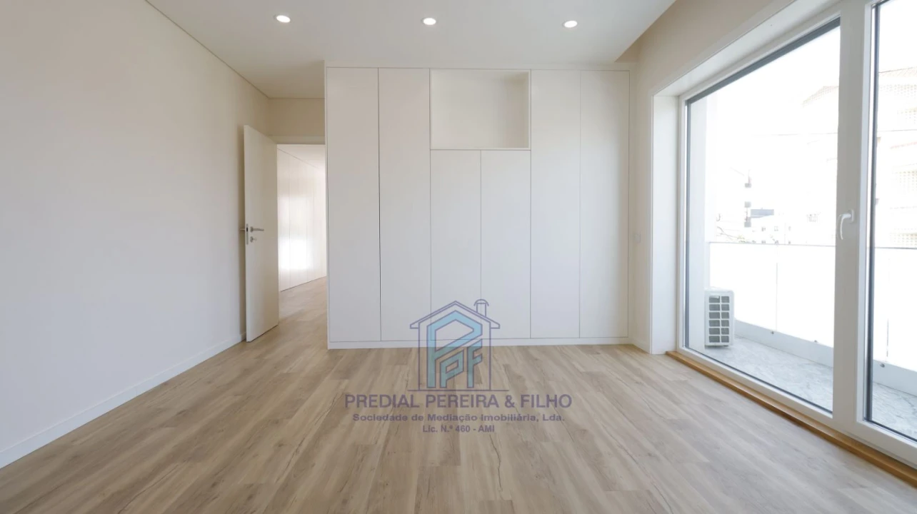 Moradia T5 para Venda em Rio Tinto Foto 23