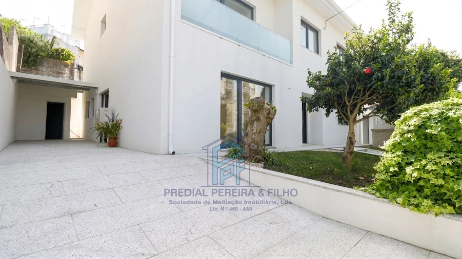 Moradia T5 para Venda em Rio Tinto