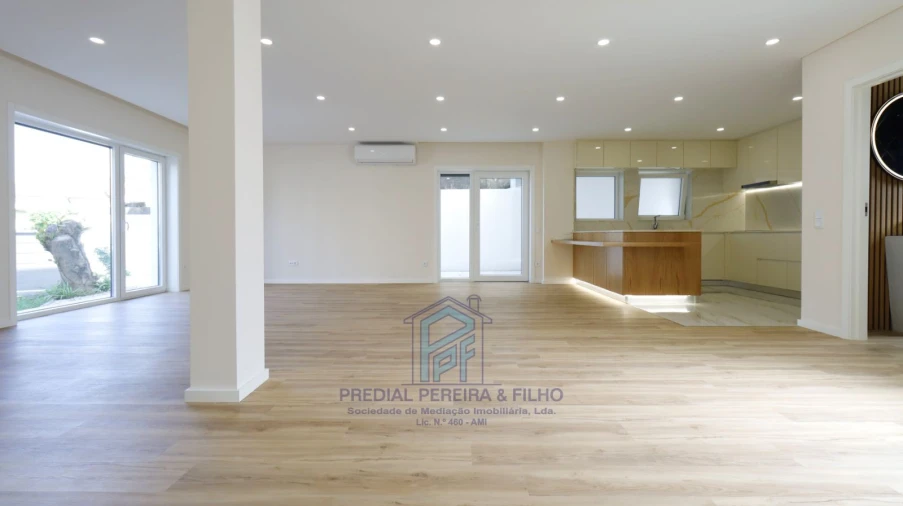 Moradia T5 para Venda em Rio Tinto Foto 3