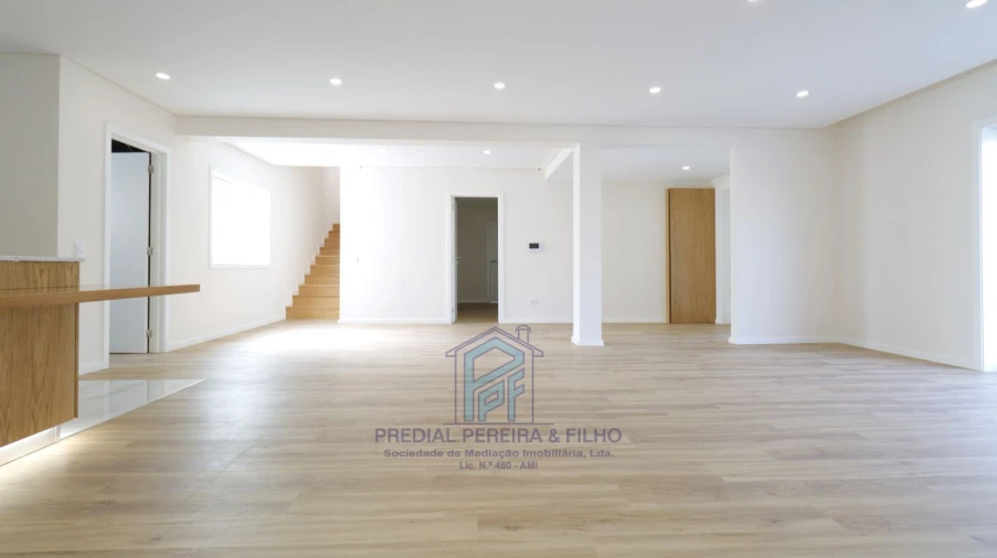 Moradia T5 para Venda em Rio Tinto Foto 4