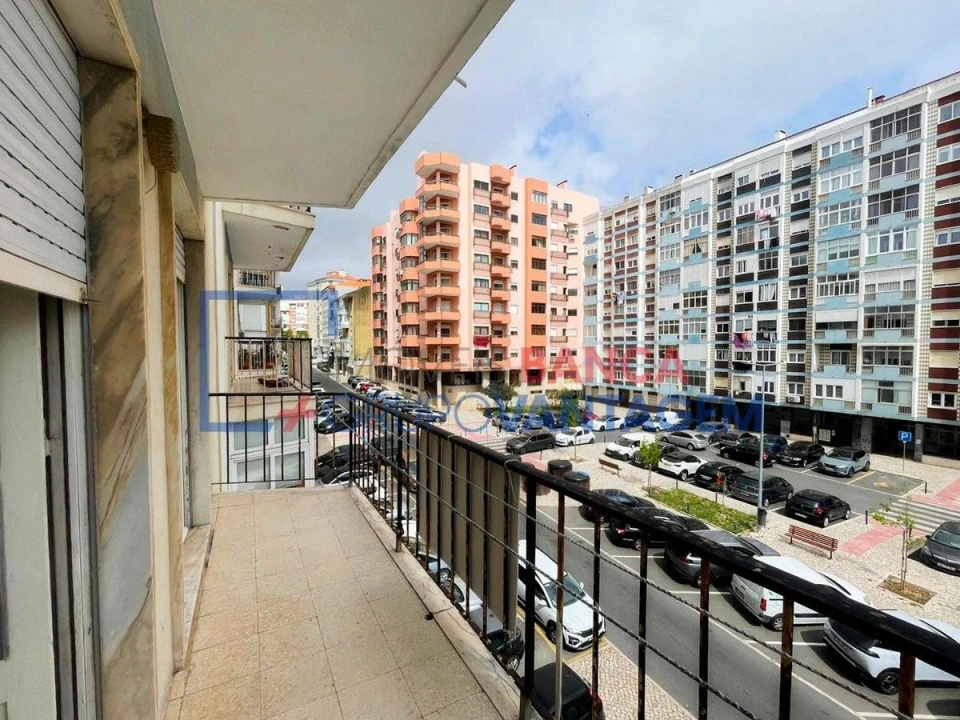 Apartamento T3 para Venda em Massamá e Monte Abraão Foto 1