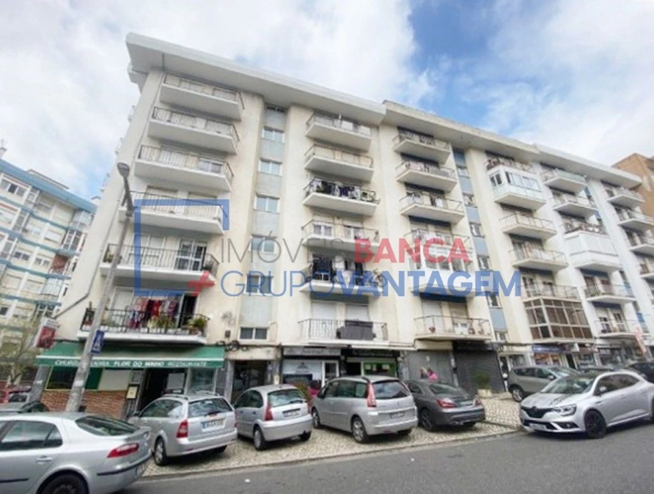 Apartamento T3 para Venda em Massamá e Monte Abraão Foto 29