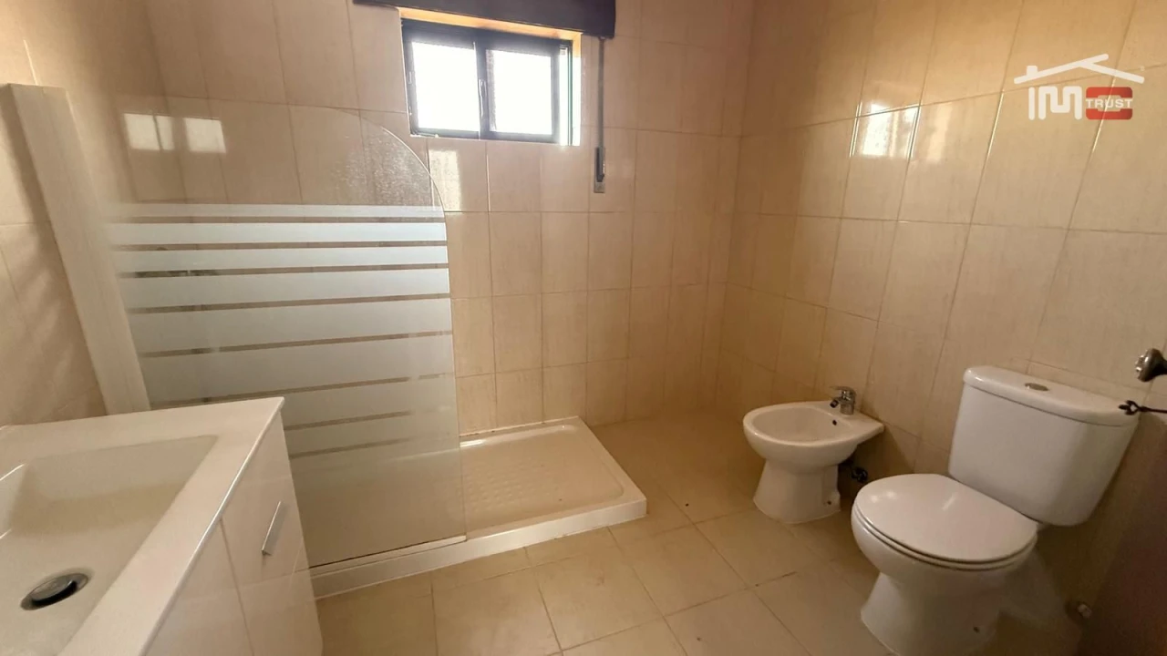 Moradia T8 para Venda em Povoa da Isenta Foto 35
