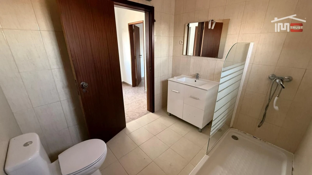 Moradia T8 para Venda em Povoa da Isenta Foto 36