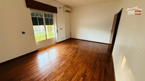 Moradia T8 para Venda em Povoa da Isenta