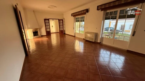 Moradia T8 para Venda em Povoa da Isenta