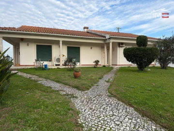 Moradia T8 para Venda em Povoa da Isenta
