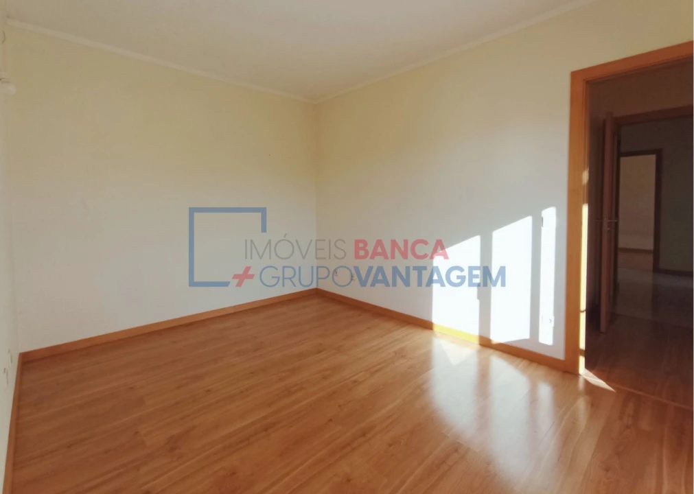 Apartamento T2 para Venda em Canelas Foto 15