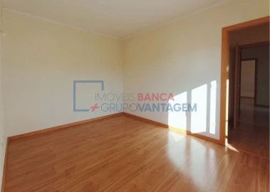 Apartamento T2 para Venda em Canelas