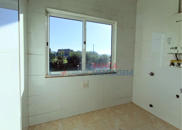 Apartamento T2 para Venda em Canelas Foto 9