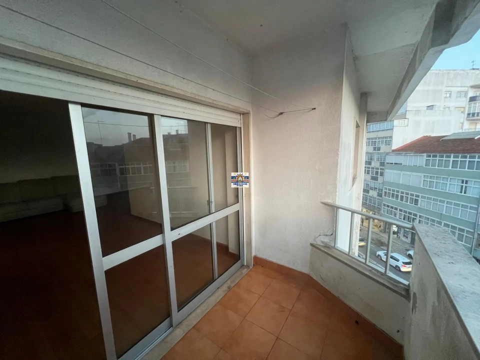 Apartamento T2 para Venda em Queluz e Belas Foto 17
