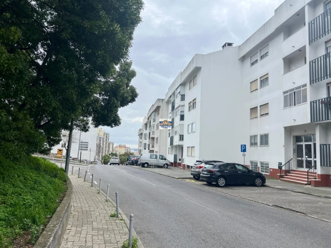 Apartamento T2 para Venda em Queluz e Belas Foto 3
