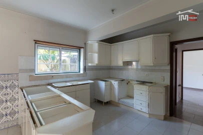 Moradia T3 para Venda em Nossa Senhora da Piedade